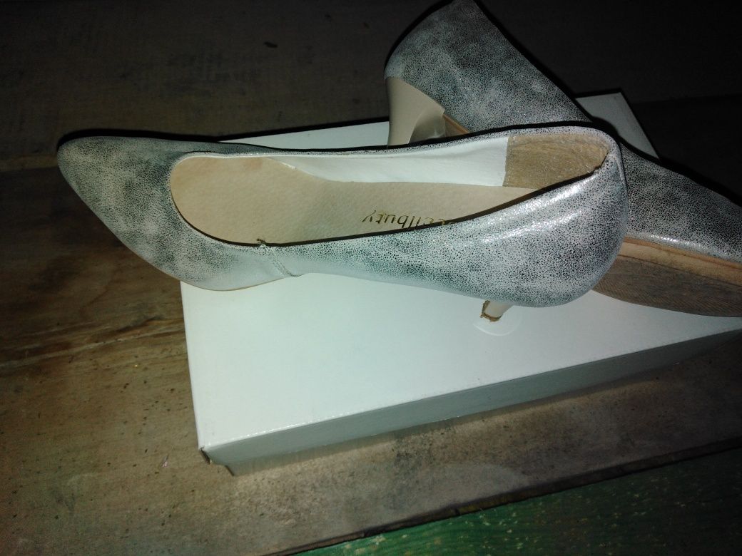 Buty na obcasie srebrne