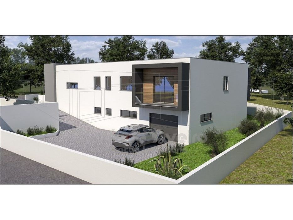 Moradia T4 isolada com jardim em Viseu