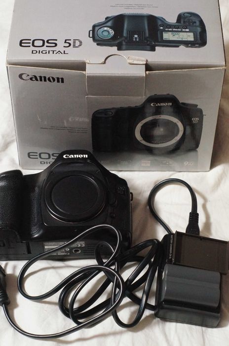 Canon 5D classic коробочный комплект, торга нет, скорее цену подниму