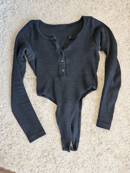 Body czarne prążkowana guziki zapoznane klip stringi slim długu rękaw