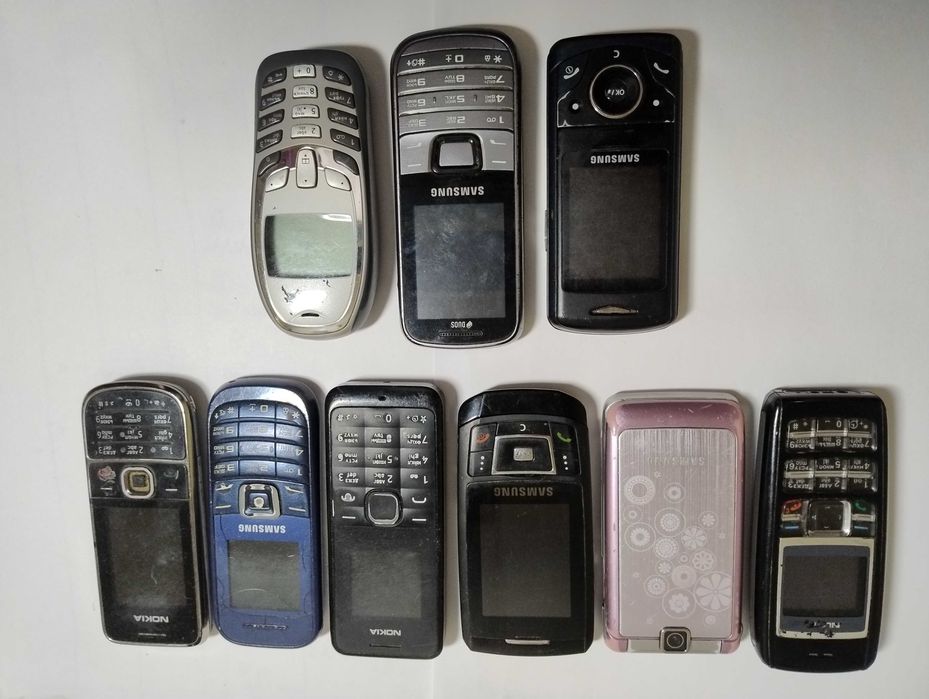 Продам кнопочные телефоны 9 шт.одним лотом.
