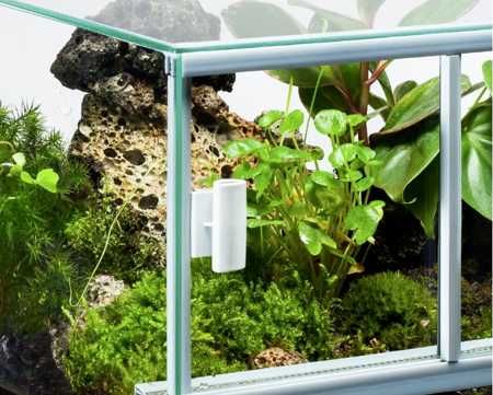 Terrarium z wentylacją, przelotką na przewody kablowe 30x25x25 18l 3mm