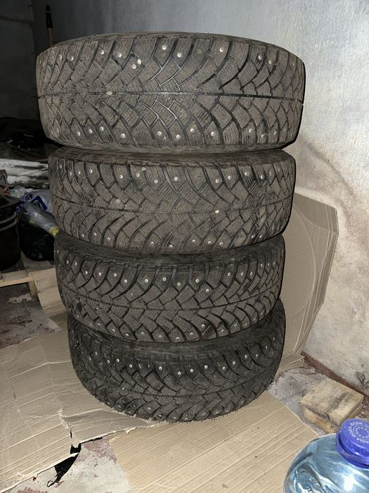 Продам зимові шини в гарному стані 195 65 r15