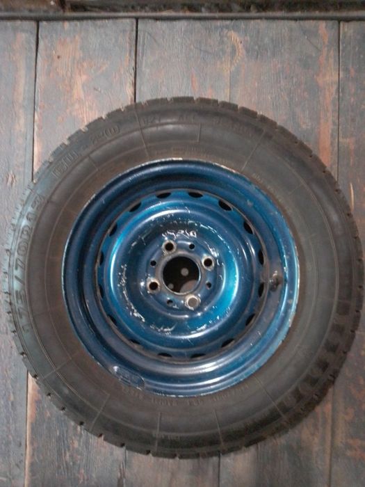 Продам ризину 185 60 14 .