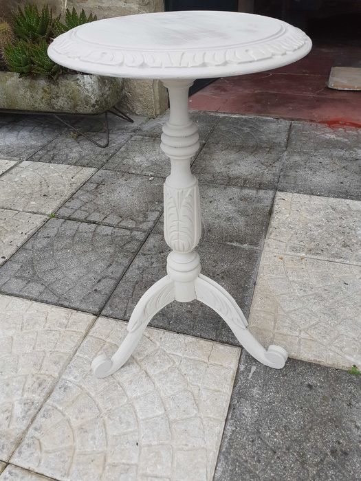 Mesa de apoio restaurada