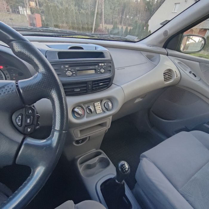 Nissan Almera Tino 1.8 b