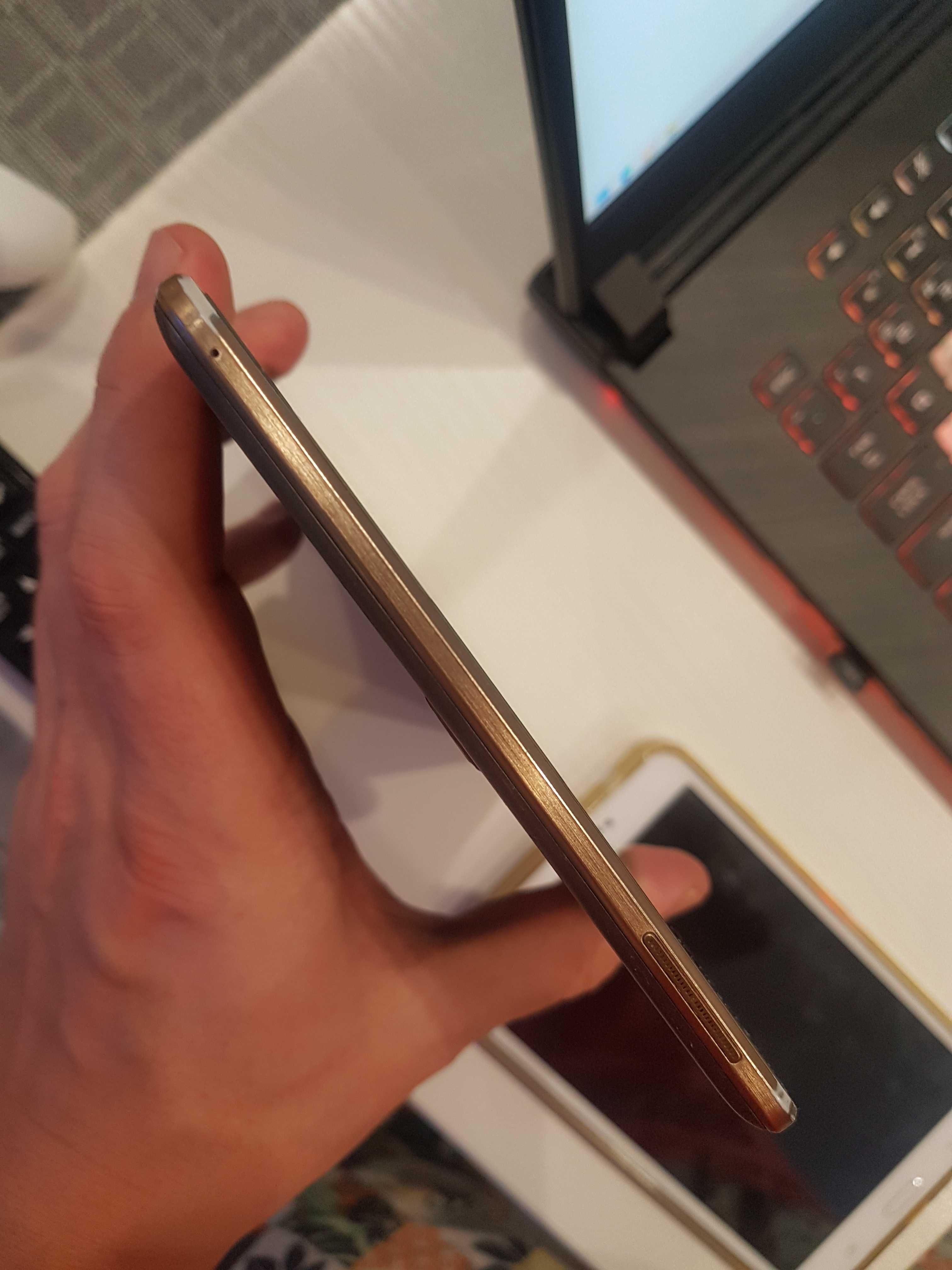 Tablet Samsung Tab S SM-T700 8,4" 3 GB / 16 GB złoty z klawiaturą