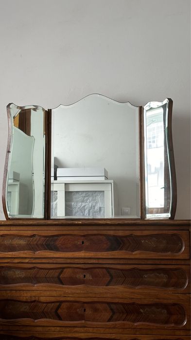 PREÇO NEGOCIÁVEL - Cómoda Antiga em Madeira Maciça + Espelho Vintage