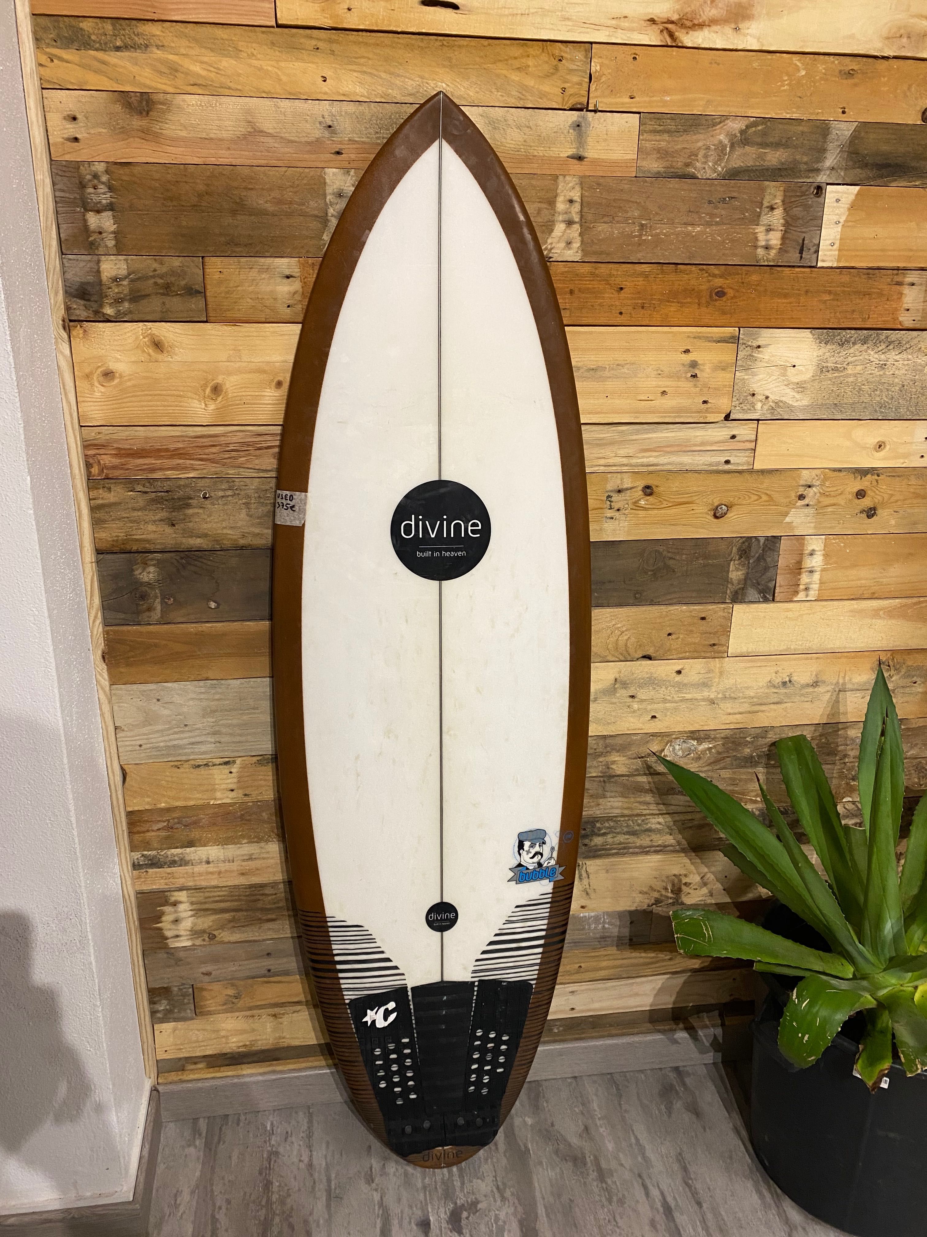 Surfboard almost new - around 375€ - single fin or quad - Divine