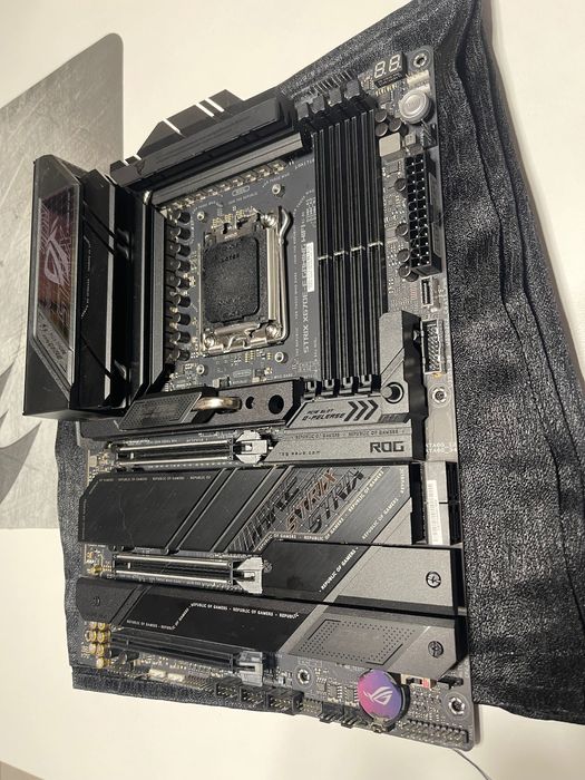 ASUS ROG Strix X670E-E Gaming WiFi