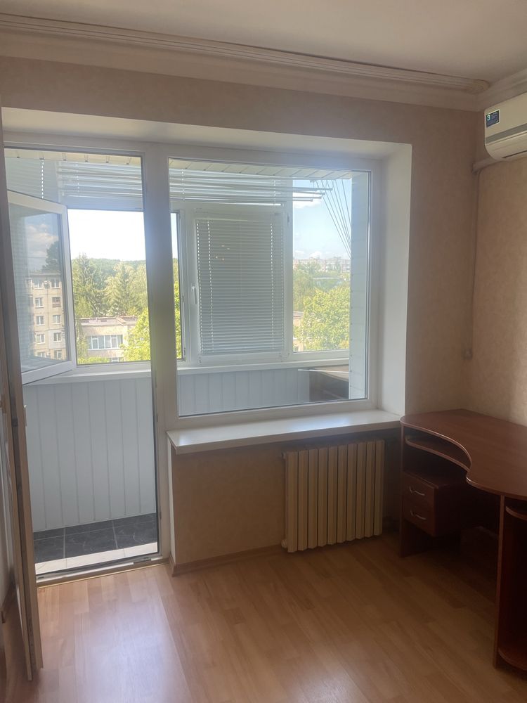 Продам. 1 ком , Половки