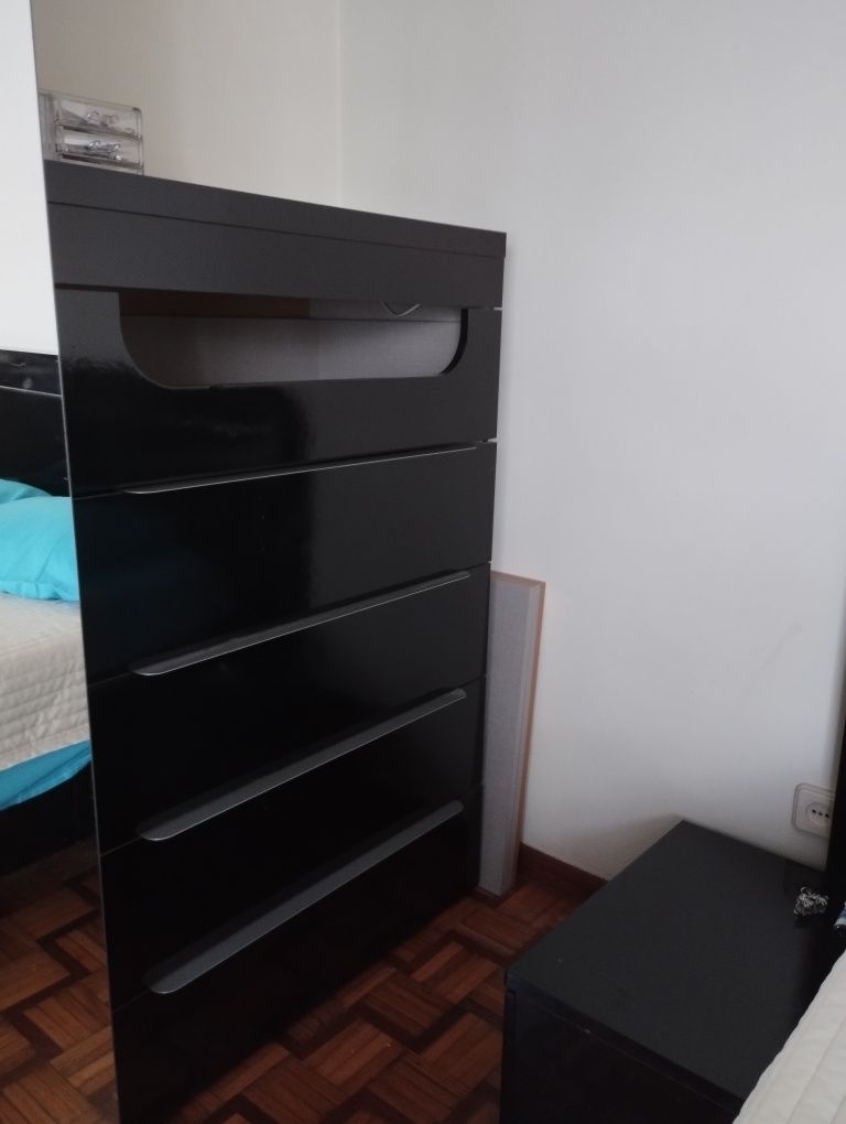 Vendo quarto 600€ negociáveis