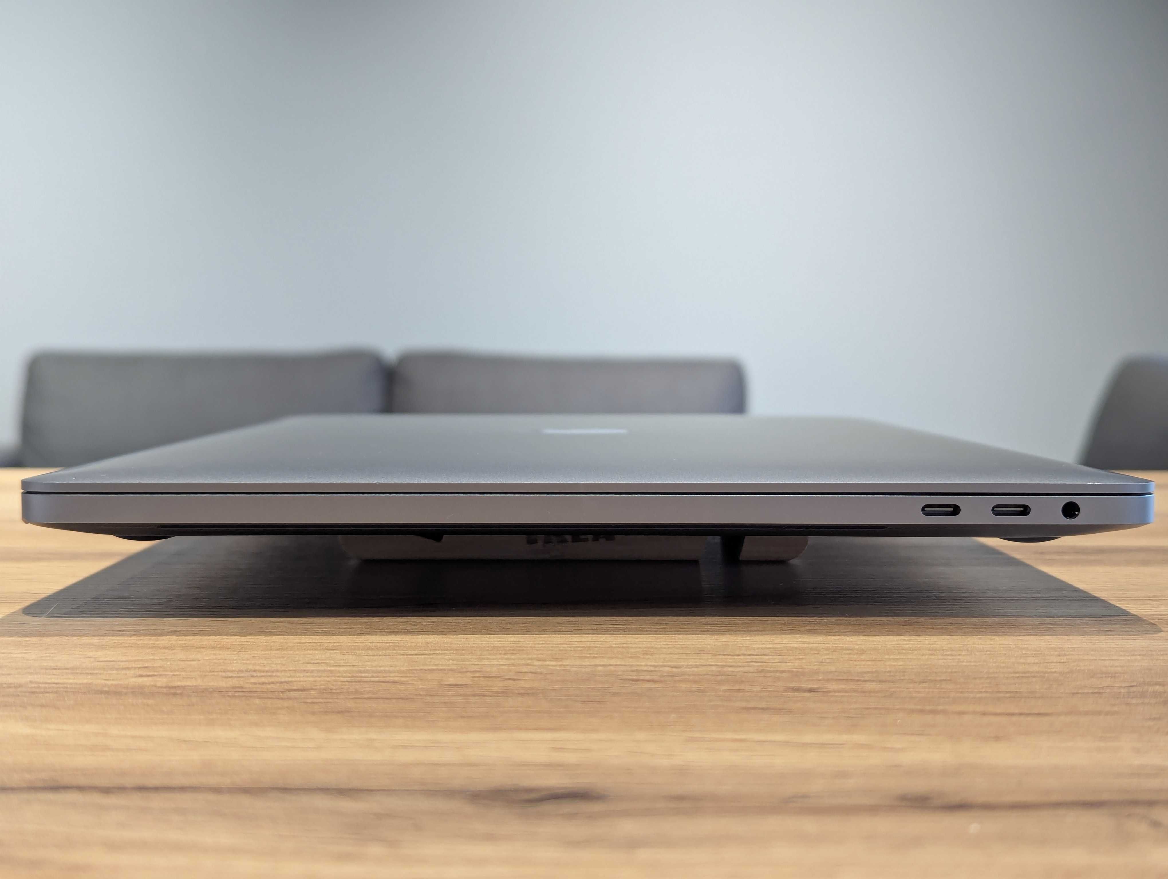 Macbook pro 16 2019 core i9 2.4ghz 64/512gb pro 5500m 8gb