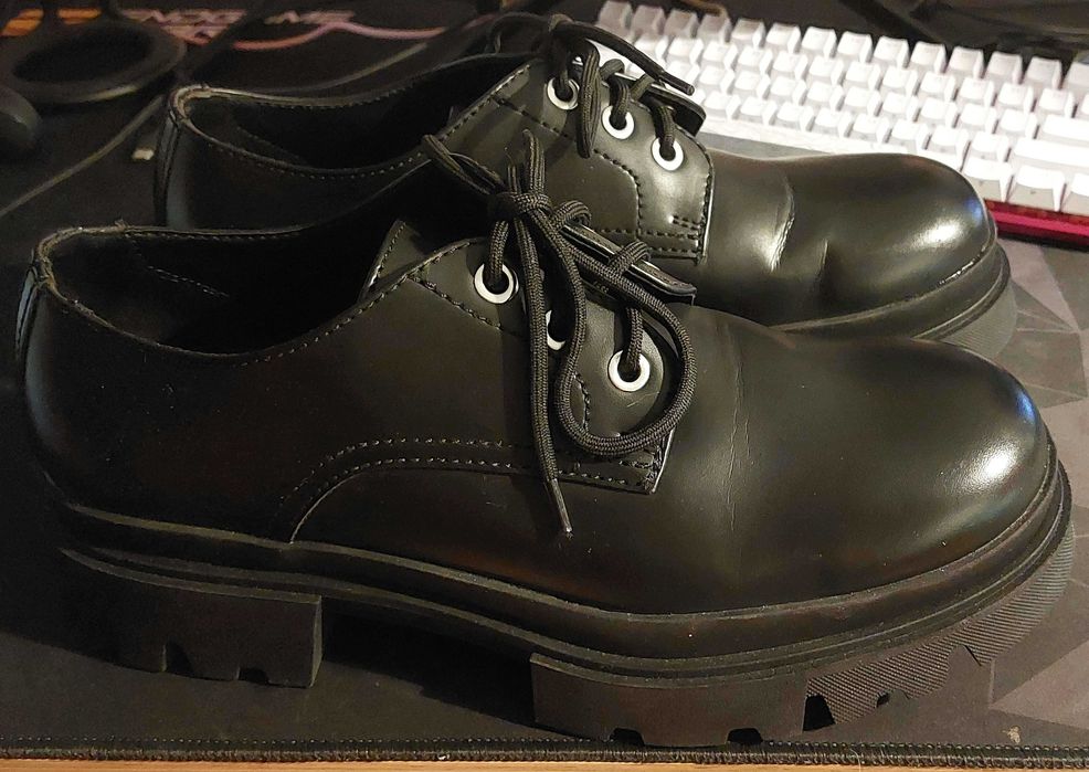 Par de Sapatos Zara Tamanho 44