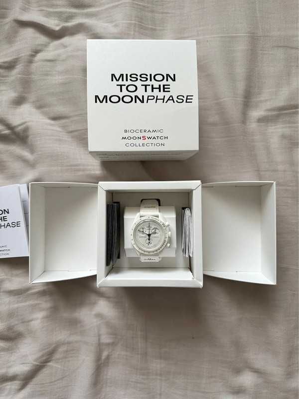Swatch x Omega Bioceramic Moonswatch Mission To Moonphase Snoopy