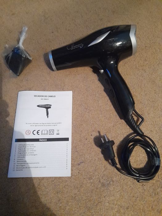 Secador de cabelo, quase novo (fornecido na própria caixa)
