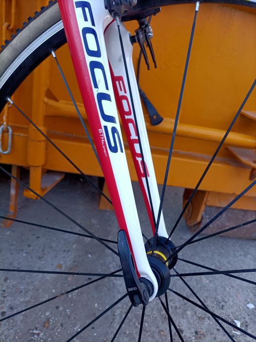 Rower szosowy Focus Mares AX