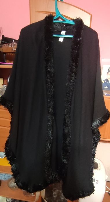 Кардиган накидка.безразмерное.в хорошем состоянии размер универсальный