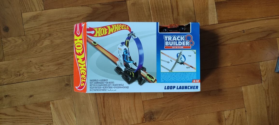 Pętla hot wheels track builder.