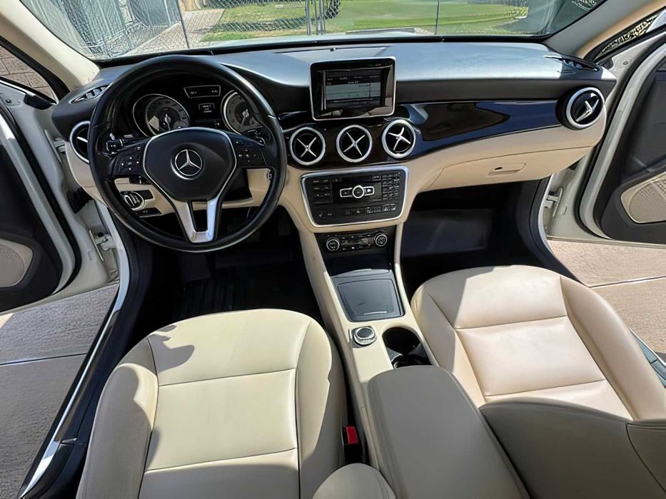 Mercedes-Benz GLA 250      2015