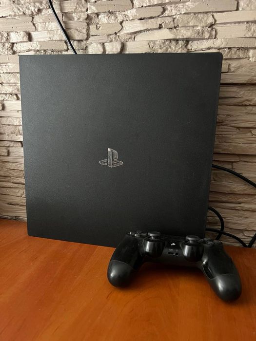 Sony Playstation 4 PRO (CUH-7208B)