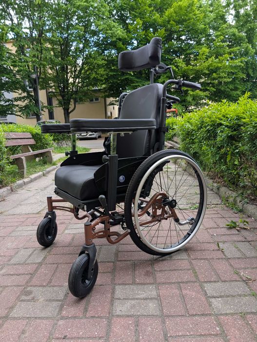 Wózek inwalidzki Inovys 2 EVo multipozycyjny, stan bardzo dobry.