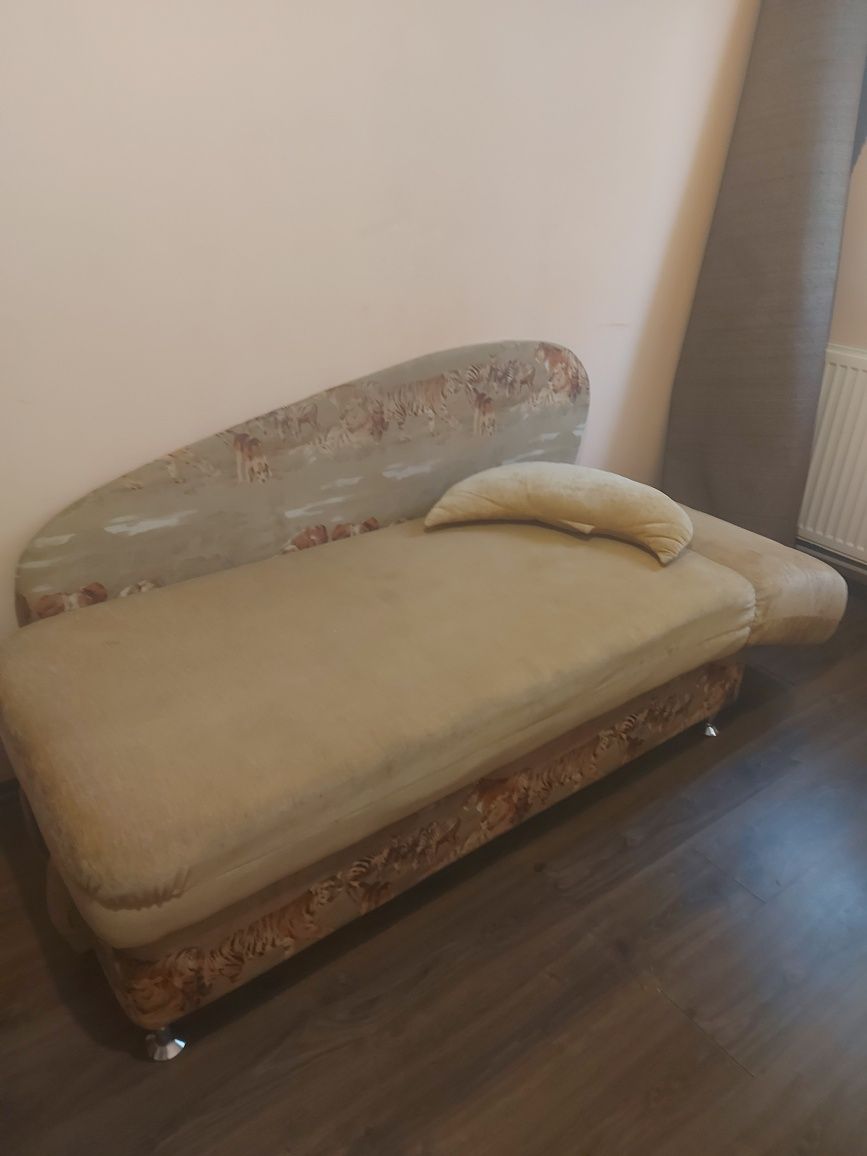 Дивани два одинакових на праву і ліву сторону