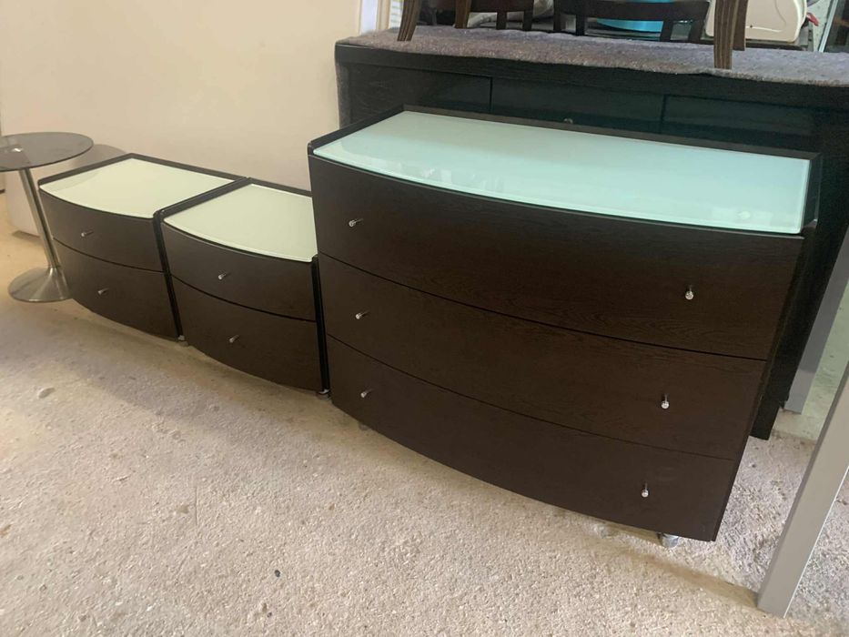 Comoda e duas mesas cabeceira