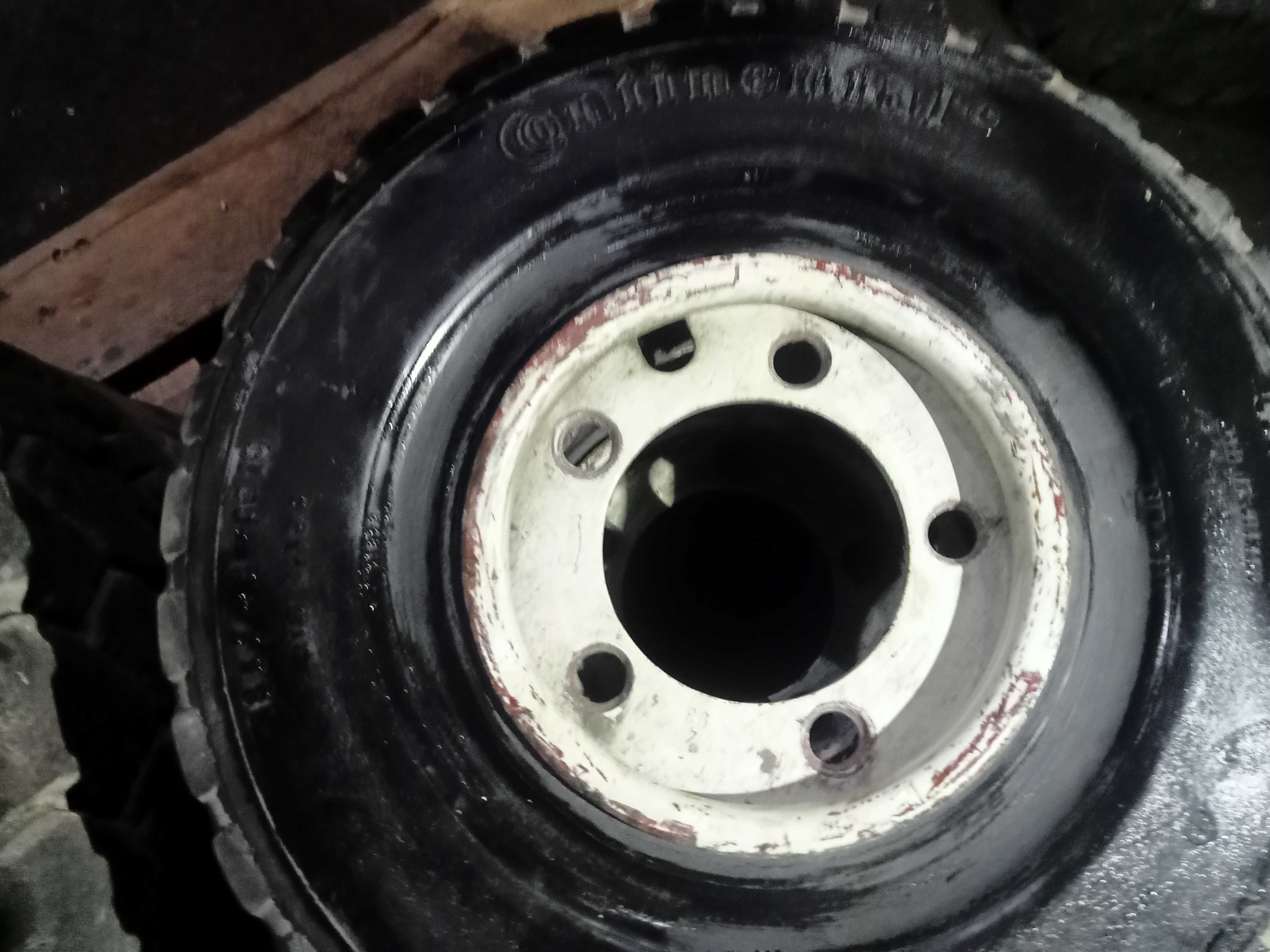 REFP10A 2 PNEUS MACIÇOS CONTINENTAL 18X7-8 SC10