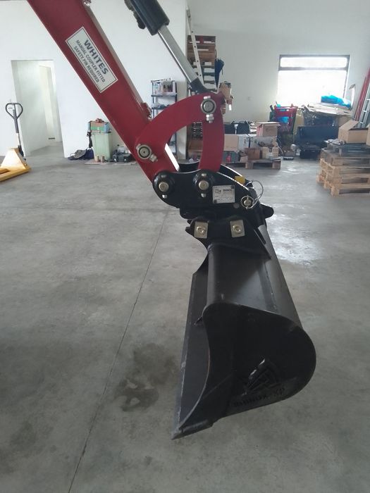 Mini giratória escavadora Yanmar 1600kg, 2023