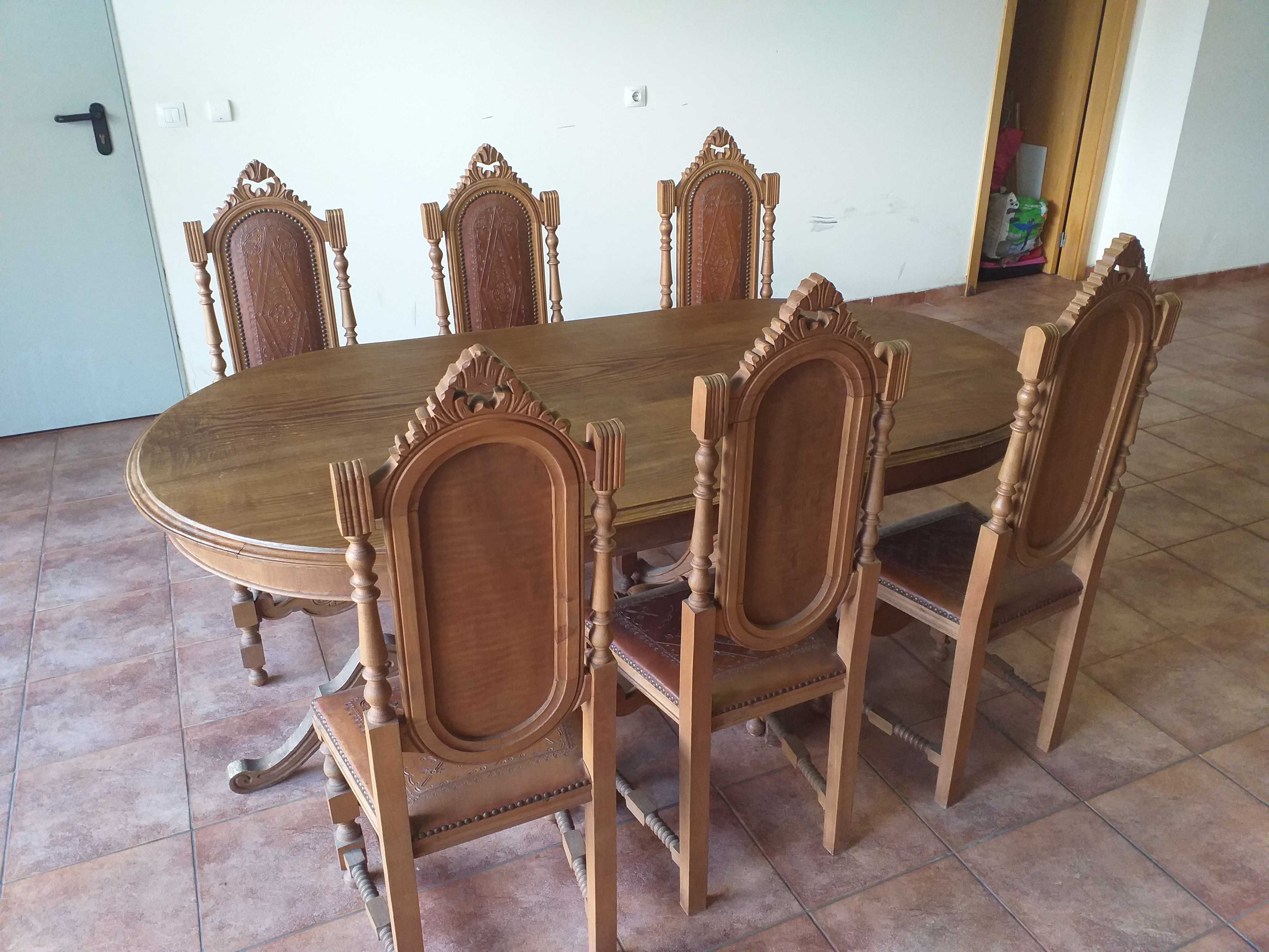 Mesa + 8 cadeiras
