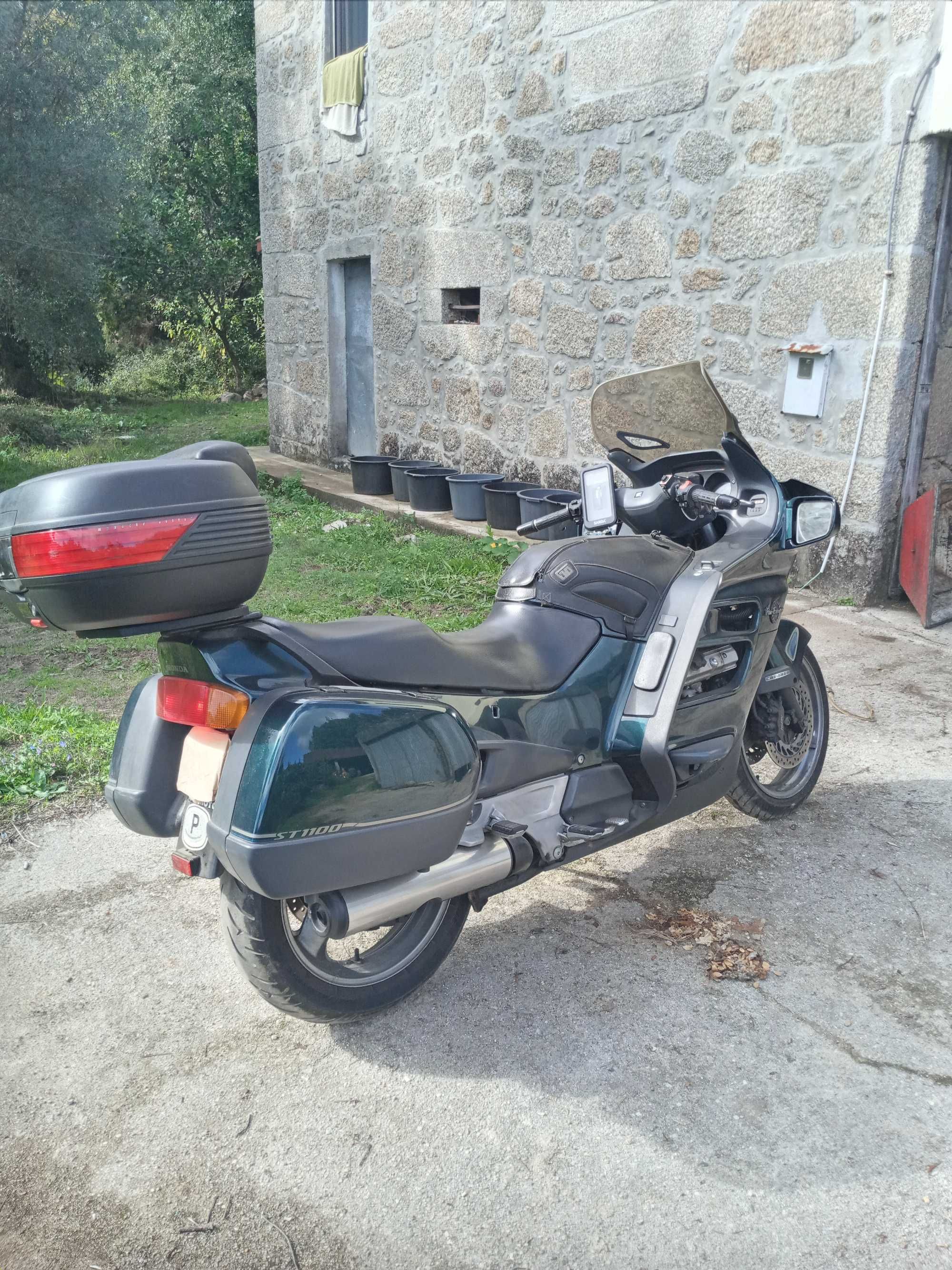 Vendo ou troco por moto menor.