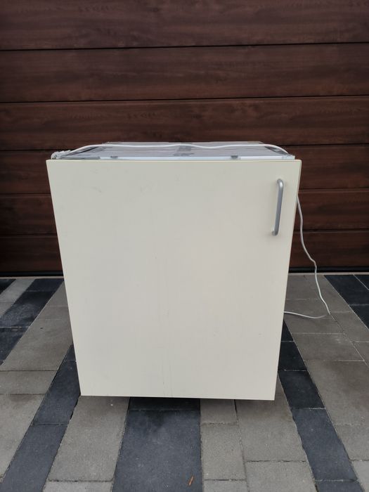 Lodówka podblatowa do zabudowy mała okazjonalna bardzo cicha