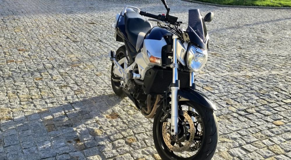Suzuki GSR 600 ano 2006