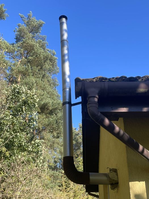 Kompletna koza z rurami i drewnem