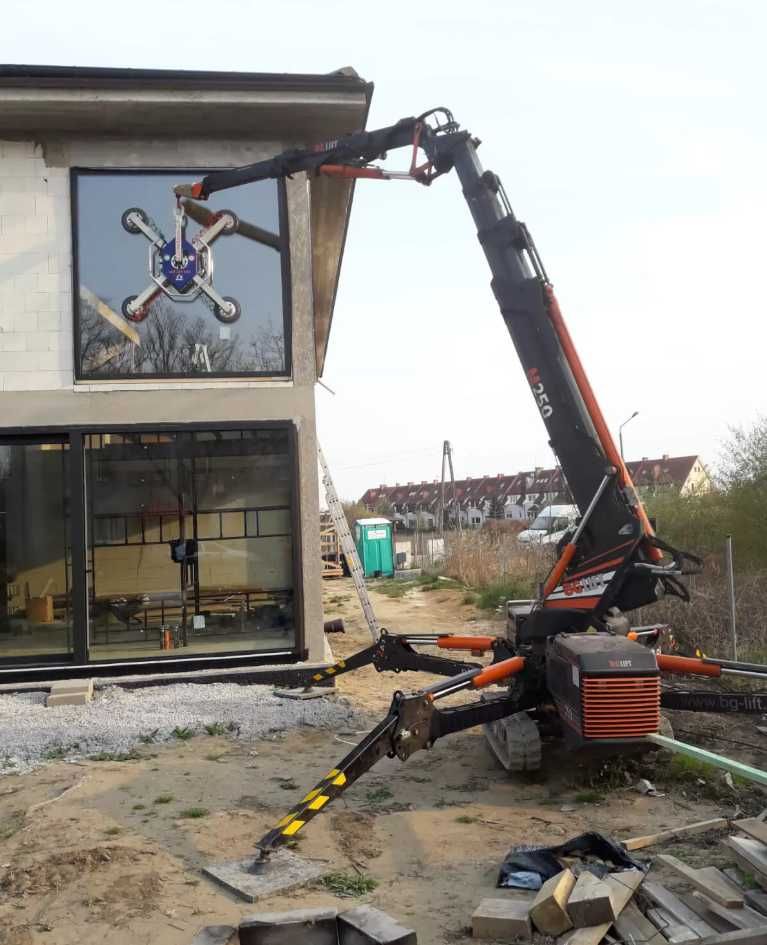 Mini żuraw manipulator pająk montaż okien usługa wynajem operator