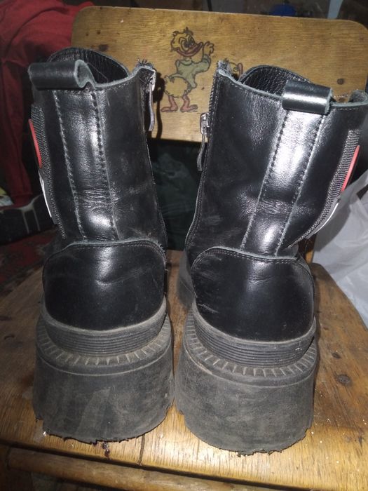 Продаю кожаные ботинки 39.