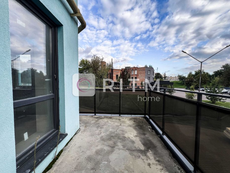 Продається простора квартира в ЖК «Над рікою» на першому поверсі.