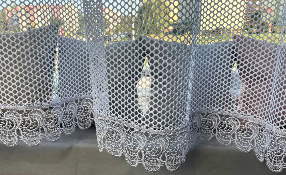 Firana gotowa żakardowa duże oczka koronka 250x180