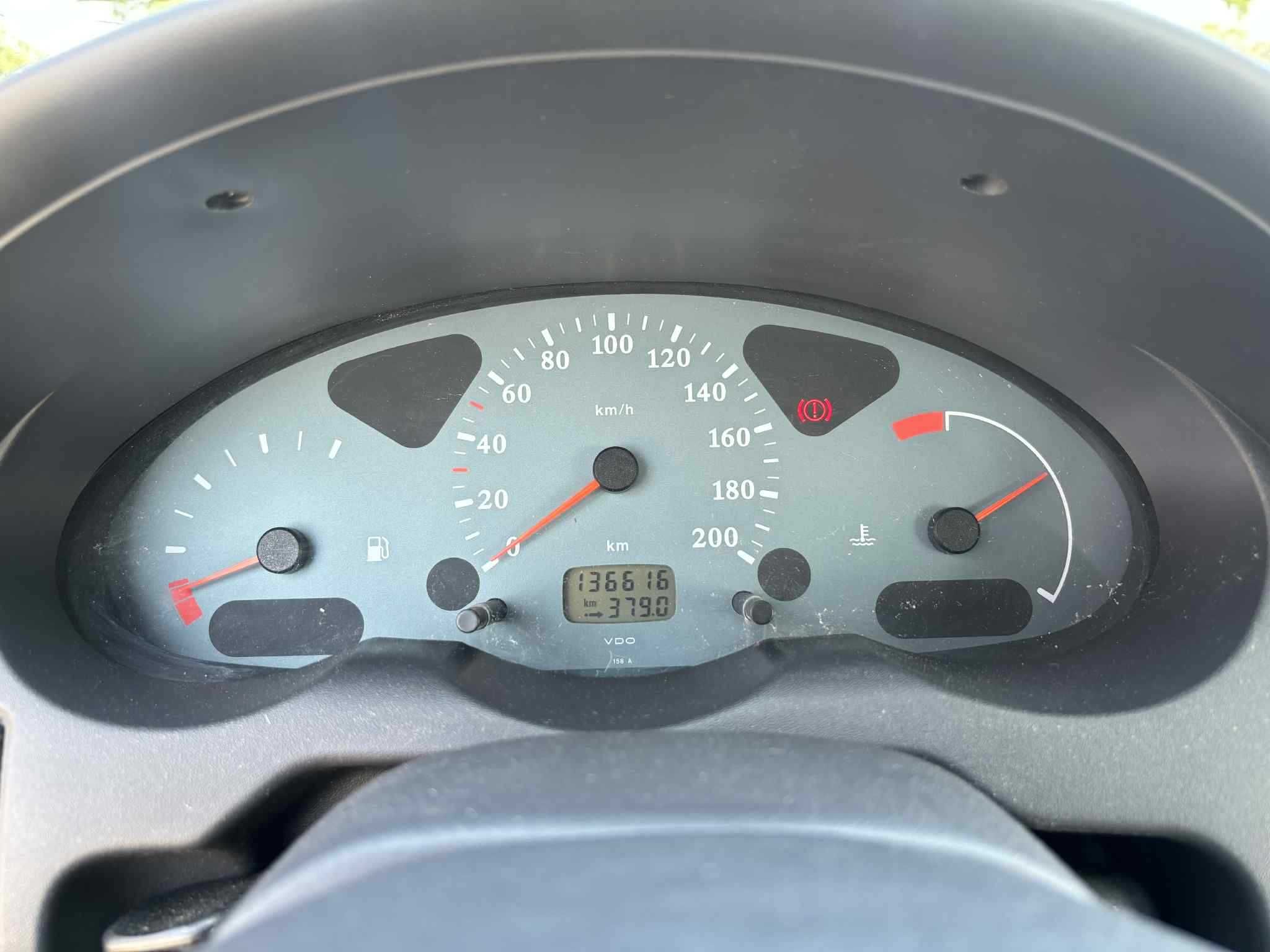 Nissan Micra k11 2001r