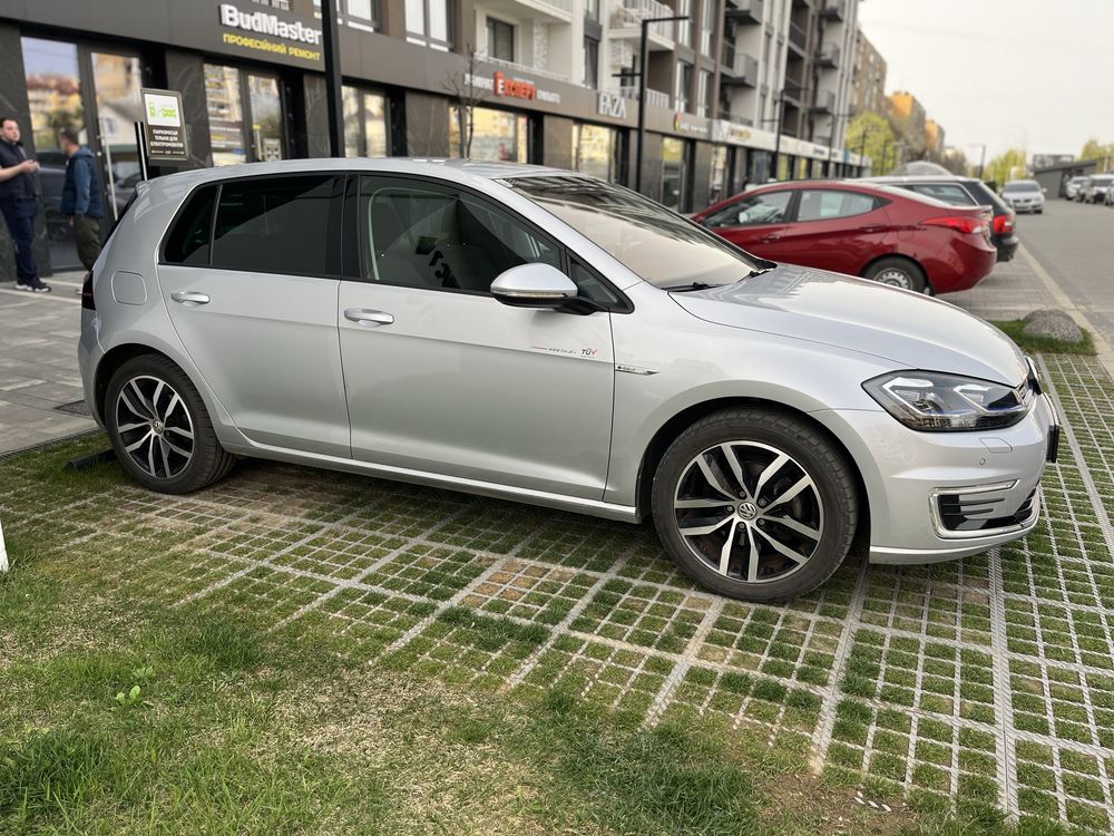 Продам Volkswagen E-golf 2019 52 000km