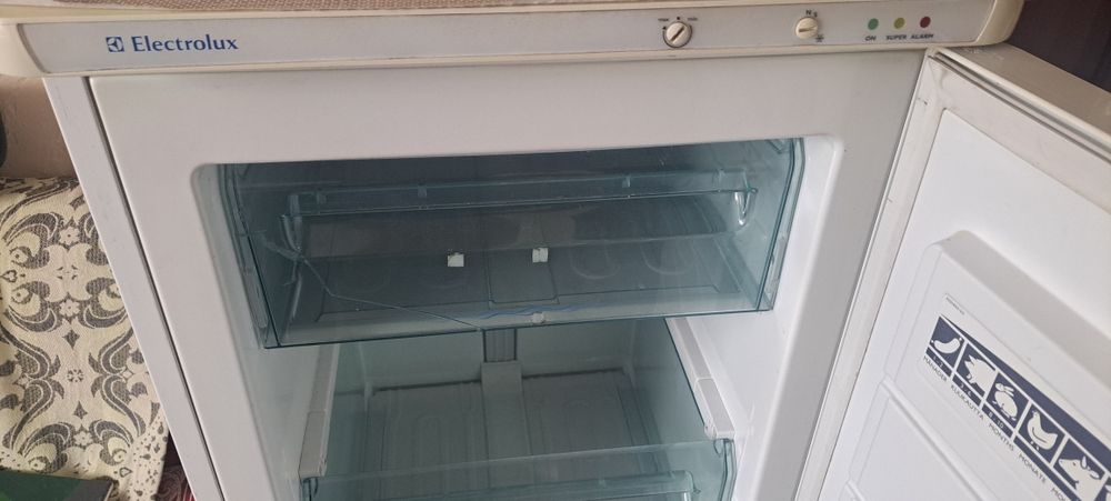 Морозильна камера Електролюкс б/у,  капельної системи,  125х55х65 см