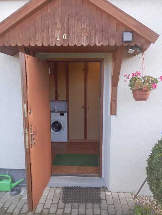 wynajmę w domu jednorodzinnym z osobnym wejściem