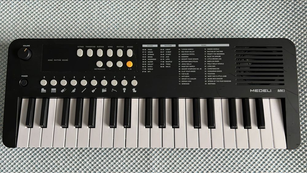 Teclado a pilhas