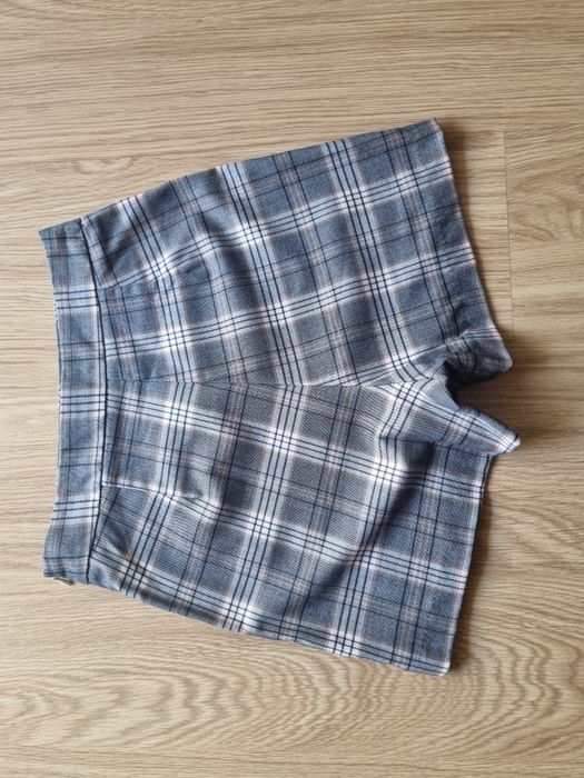 OFERTA PORTES - Saia Calção Cinzenta aos Quadrados Stradivarius (Nr34)