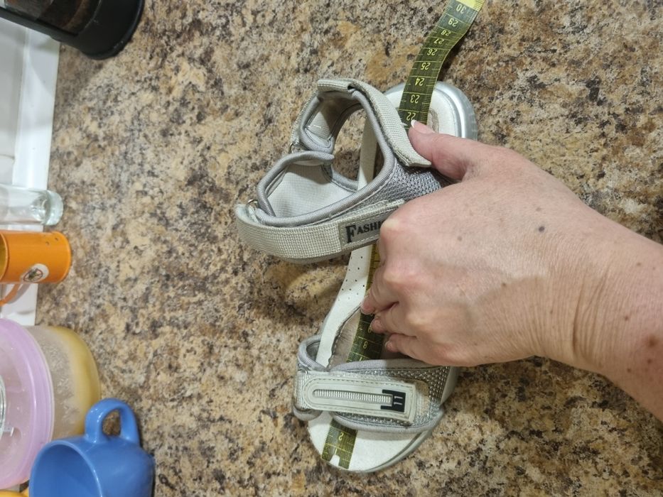 Продам босоніжки для дівчинки