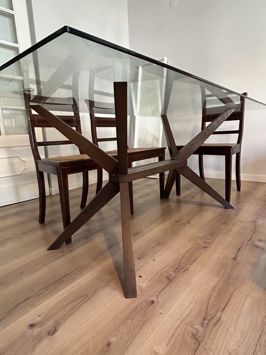 Mesa de Vidro com pés de Madeira e 6 Cadeiras