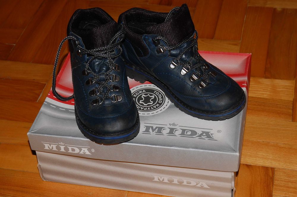 Класні шкіряні демісезонні черевики, кросівки. Тм Міда