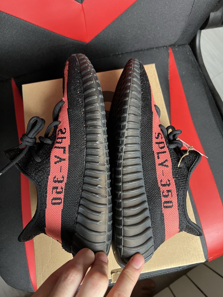 Adidas Yeezy Boost 350 V2 Red Stripe Core Black sneakersy czarne 40