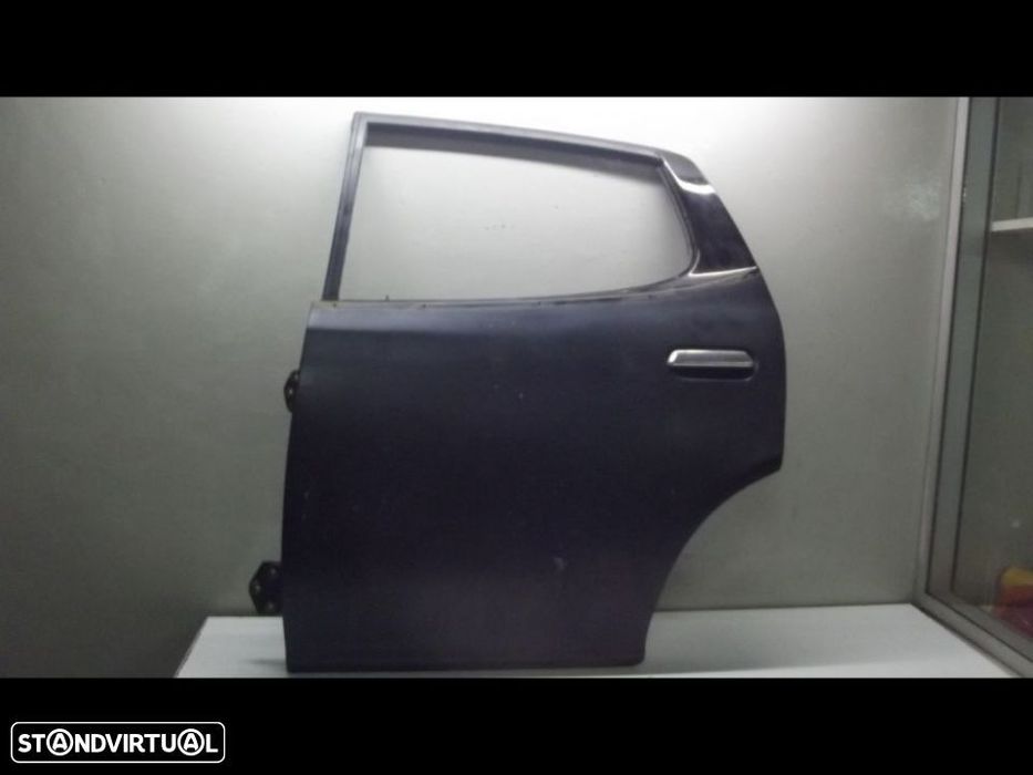 datsun 180 B porta traz esquerda completa